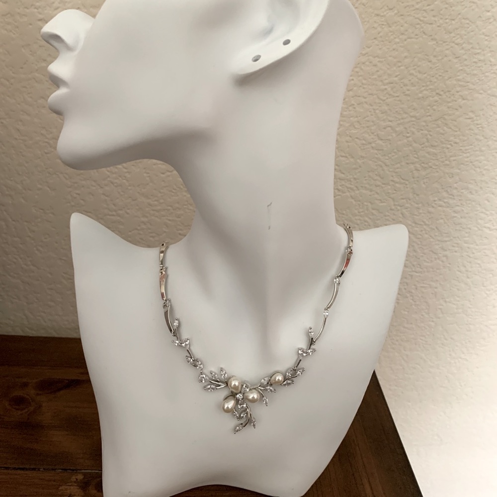 Elegant necklace & bracelet set